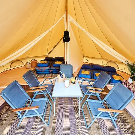 Tipi Tent Aan De Oever De Ourthe خيمة فخمة