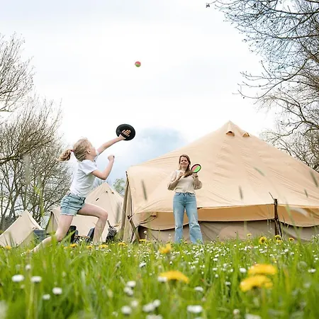 Tipi Tent Aan De Oever De Ourthe * هوتون