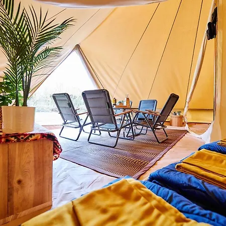 Tipi Tent Aan De Oever De Ourthe