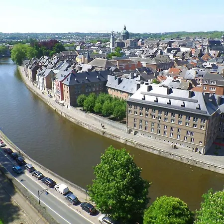 Tipi Tent Aan De Oever De Ourthe